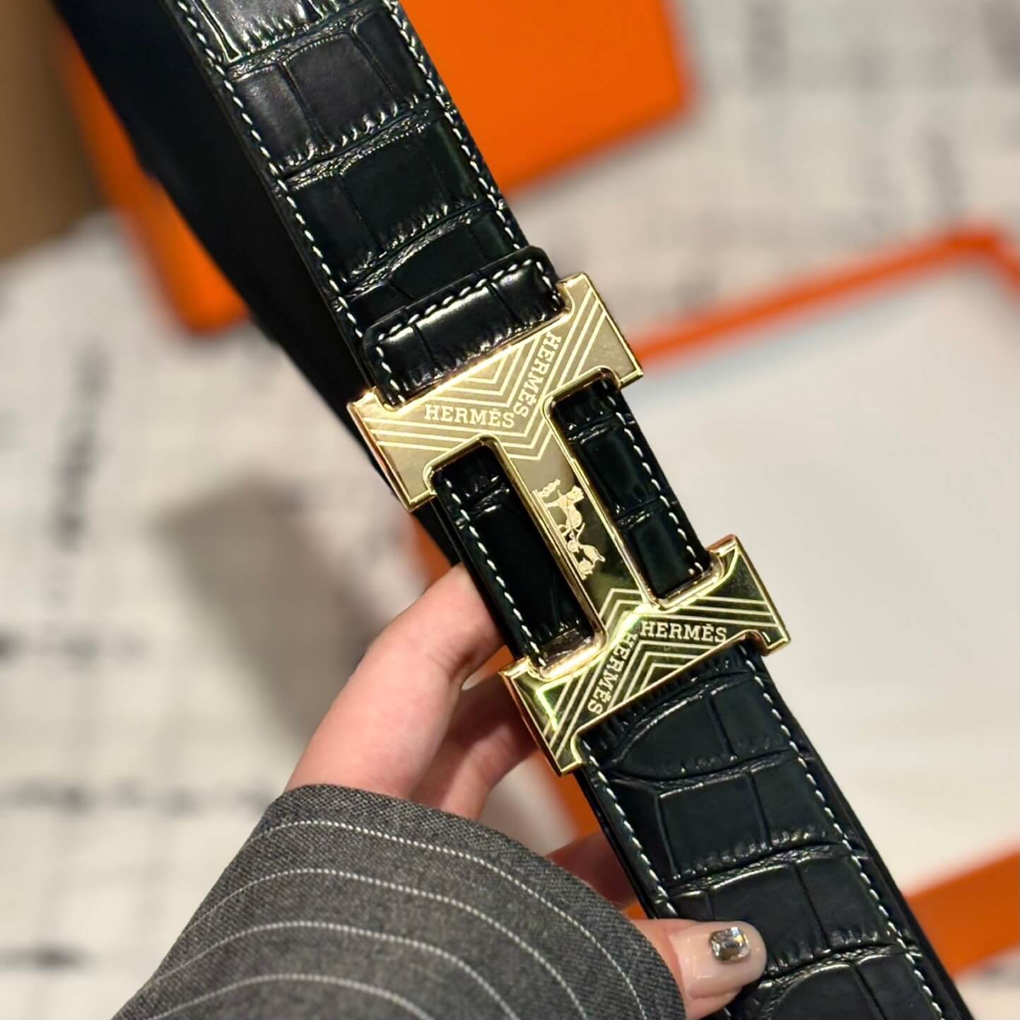 Chic Metal Buckle Leather Belt